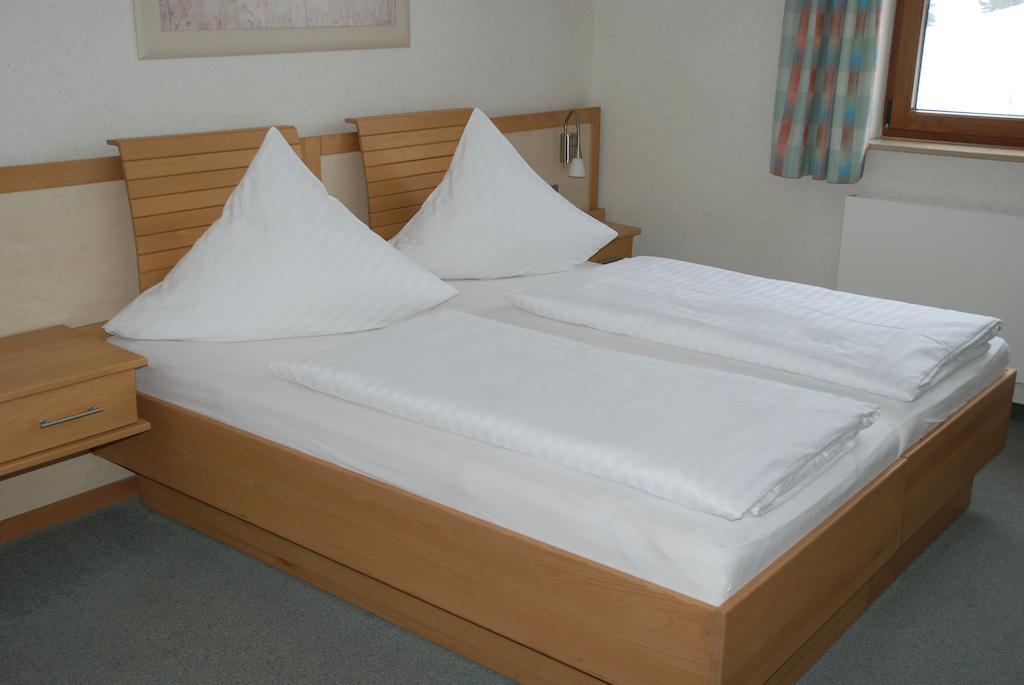 Hotel Raeuberschaenke Oederan Habitación foto