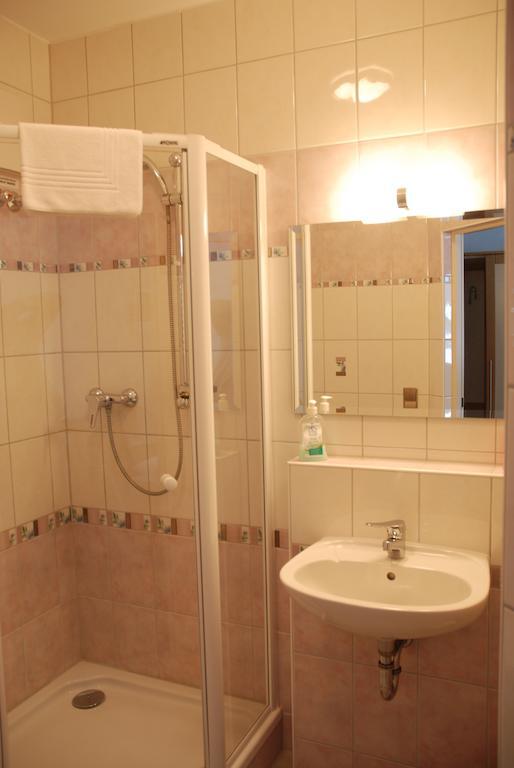 Hotel Raeuberschaenke Oederan Habitación foto